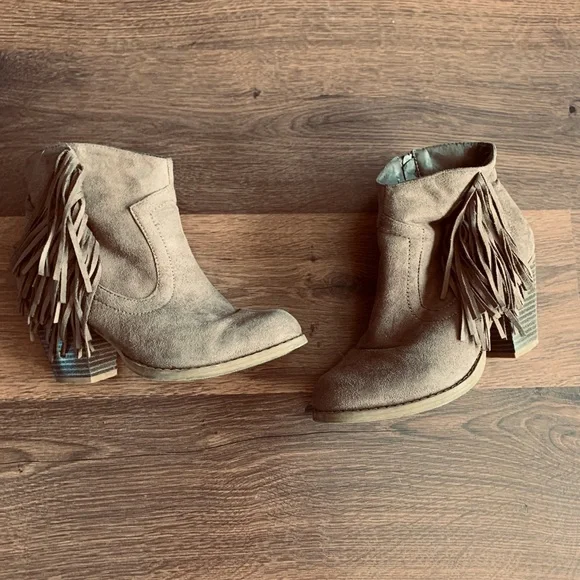 Fringe Booties - Picture 4 of 8
